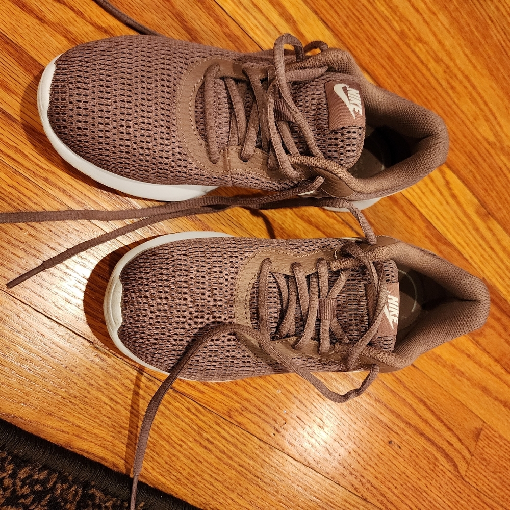 WOMEN Nike Tanjun. EUC - Picture 3 of 6